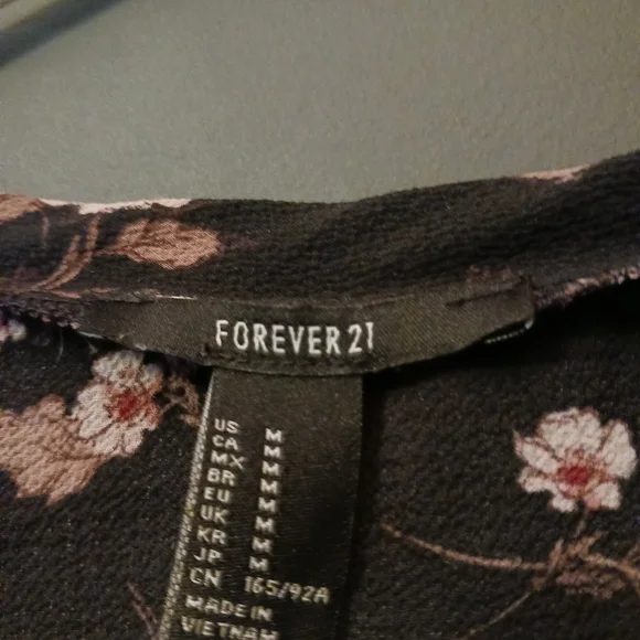 FOREVER 21 MEDIUM BLACK FLORAL SHIRT SHORT SLEEVE - Picture 2 of 3